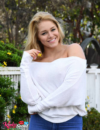 Photo Shoot With OnlyFans Model Courtney Clenney aka Courtney Tailor