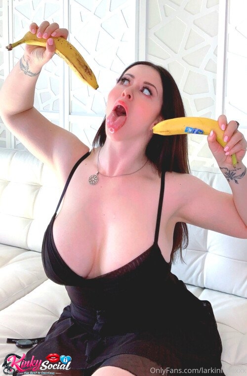 Larkin-Love-OnlyFans-012ebbc8b2f7b516350.md.jpg