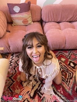 Riley-Reid-12.jpg