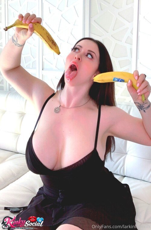 Larkin-Love-OnlyFans-012ebbc8b2f7b516350.md.jpg